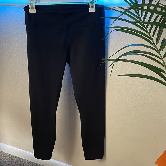 Fabletics Define power hold leggings- black- like- new - Picture 4 of 4
